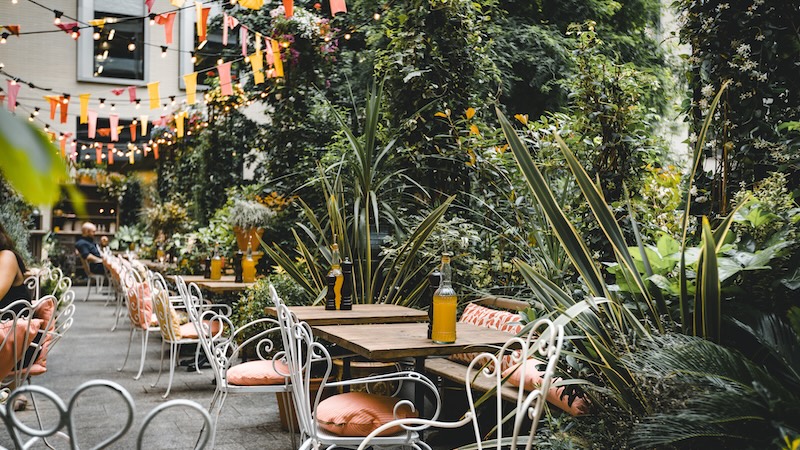 Restaurant patio ideas and tips